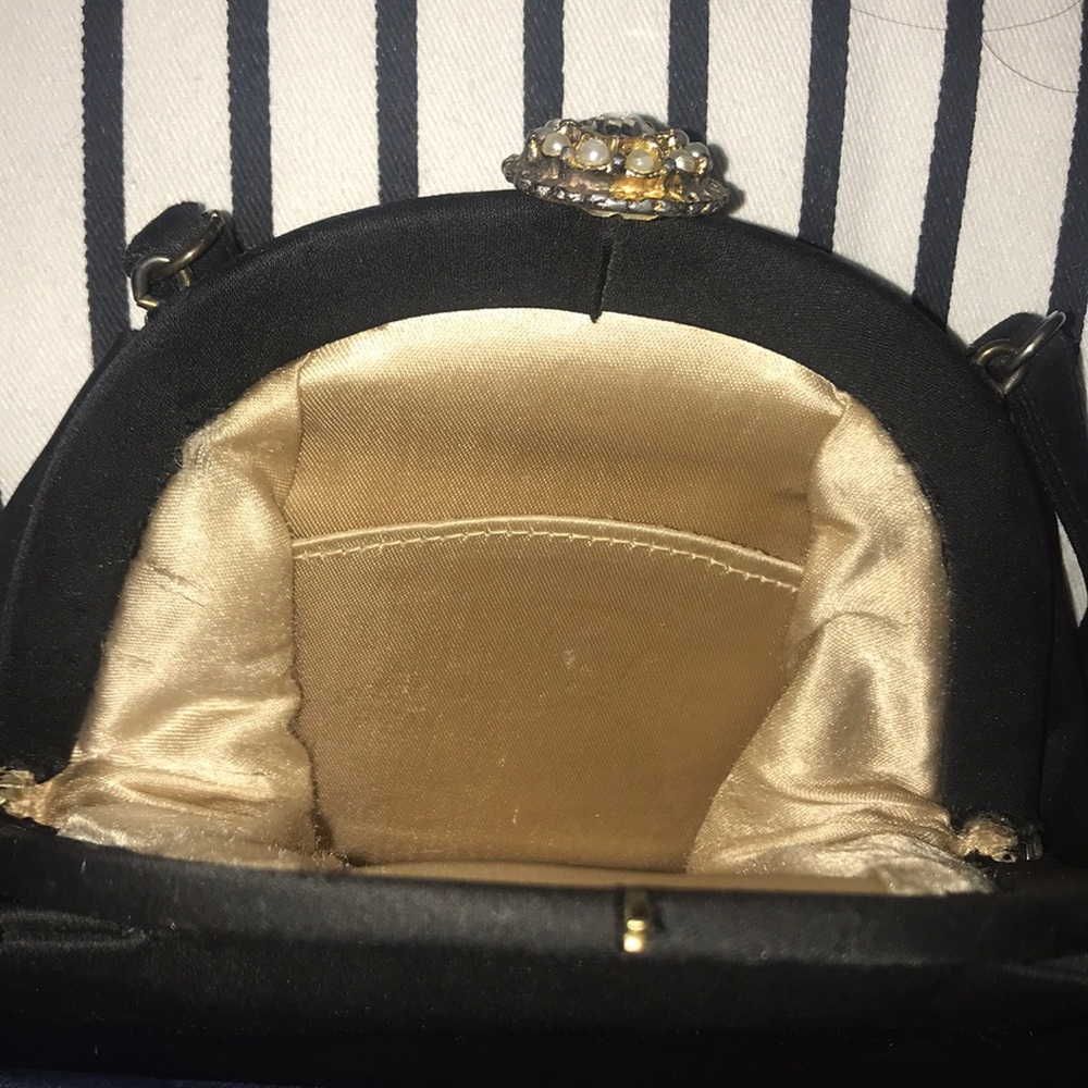 Vintage black purse. Gold tone and crystal closure - Picture 2 of 7